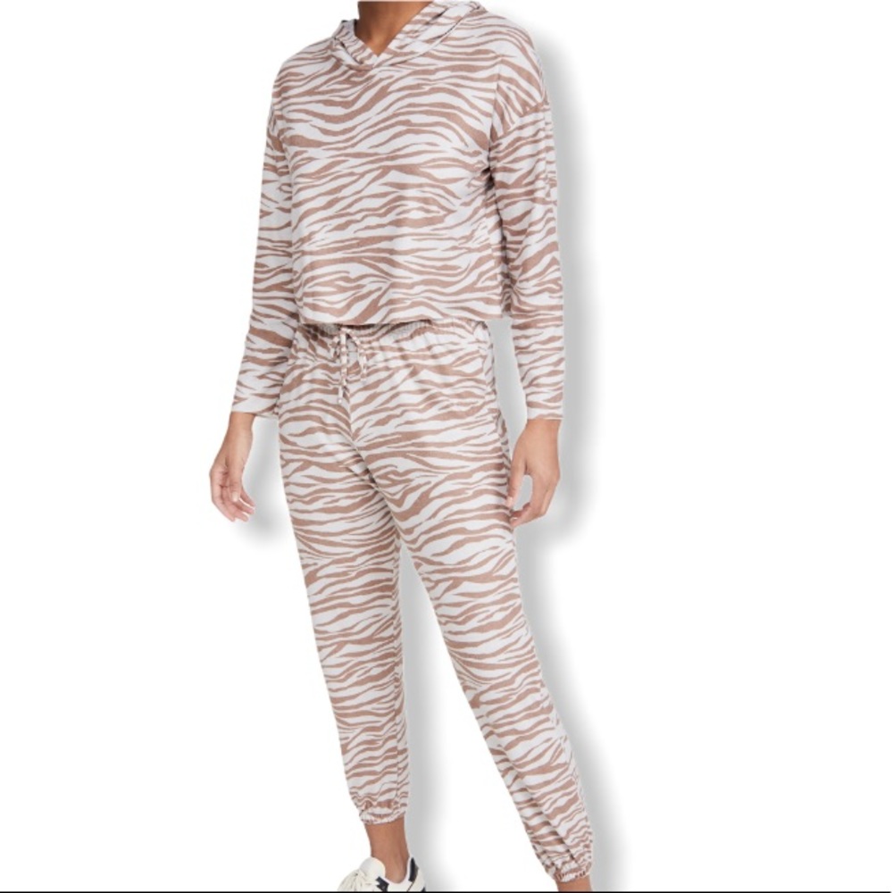 ONZIE Zebra Striped Weekend Lounge Set - Picture 2 of 11